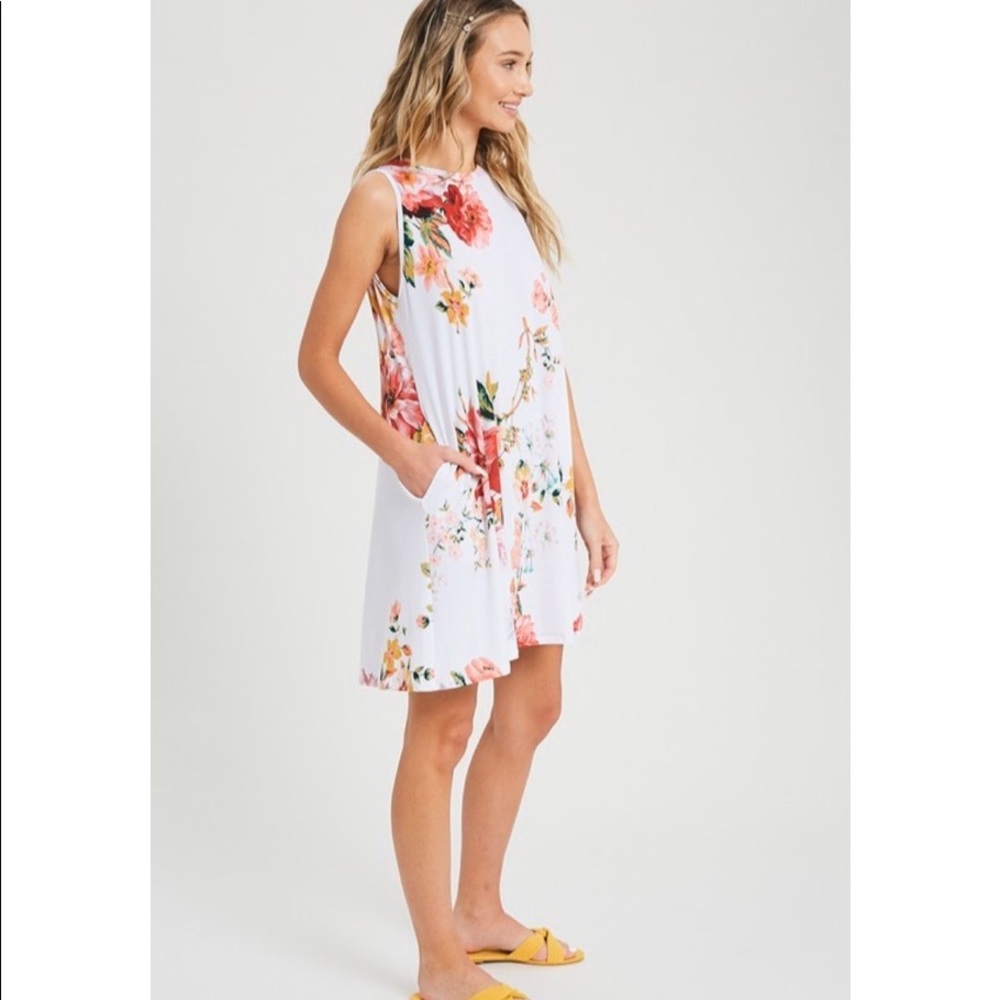 Last 2! Floral Shift Dress!🌺 - Picture 5 of 8